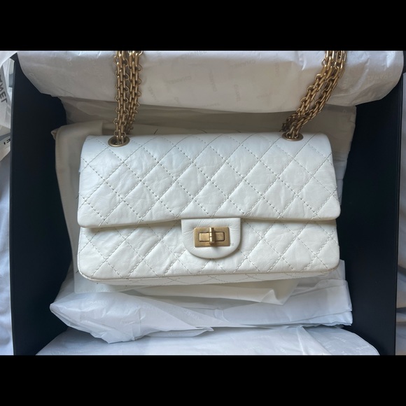 Chanel 2.55 classic small 225 white calfskin in gold hardware - Picture 3 of 11